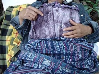 Chica ind&iacute;gena de Guatemala haciendo el amor en la monta&ntilde;a Parte 2