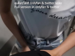 Thai girl cannot resist her horny in mall